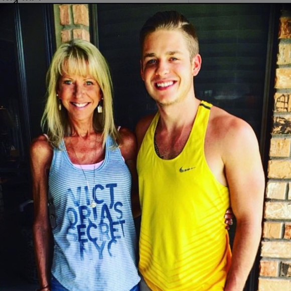 Meet your Posher - Picture 3 of 14